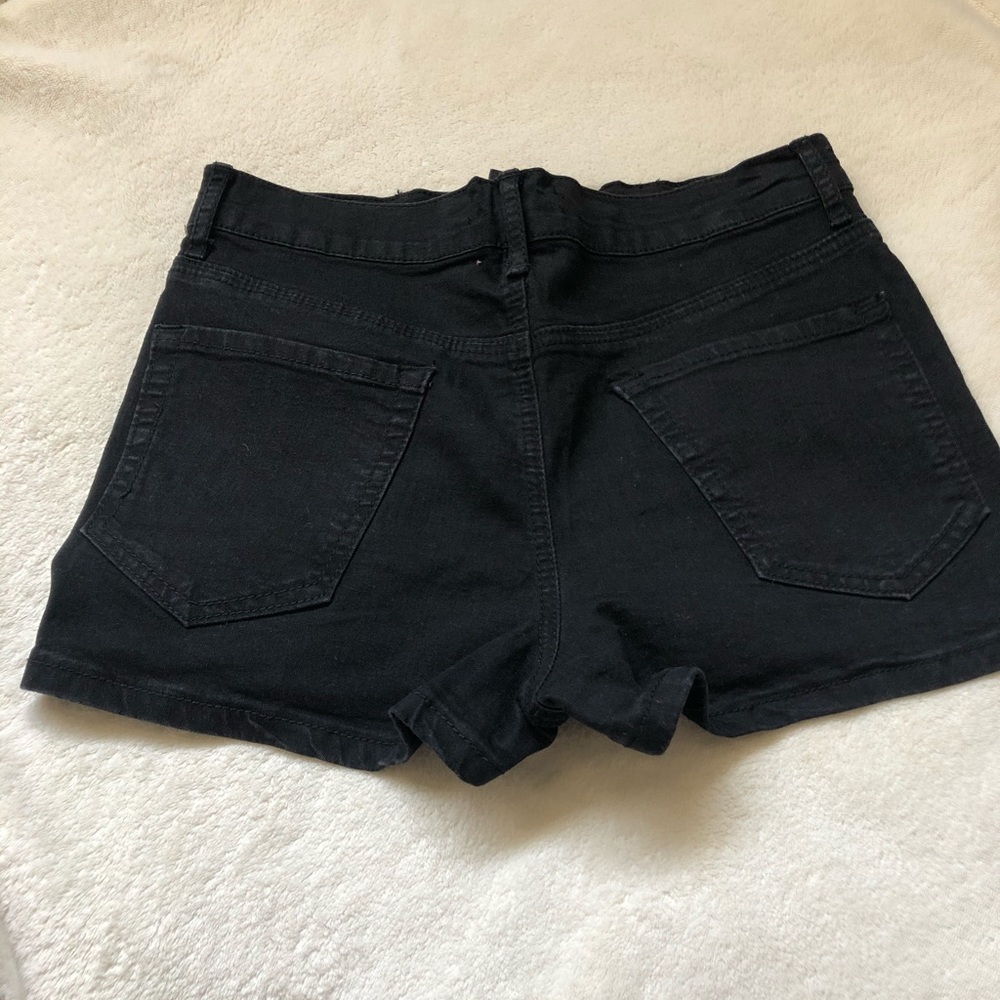 Shorts - Picture 3 of 5